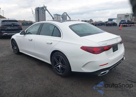 2025 Mercedes-Benz E 350 z USA, uszkodzony, nr VIN W1KLF4HB5SA135695